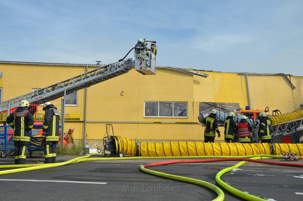 Grossfeuer Poco Lager Koeln Porz Gremberghoven Hansestr P673.JPG - Miklos Laubert